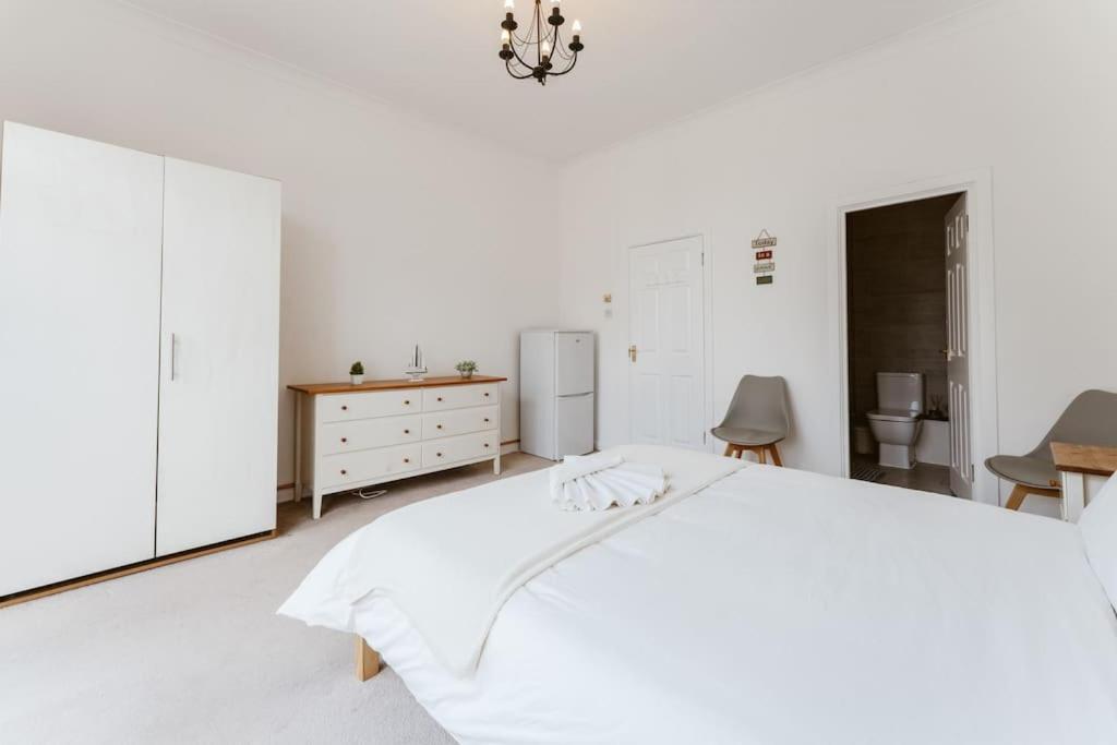 Spacious Ensuite Room Near Top Tourist Attractions ロンドン エクステリア 写真